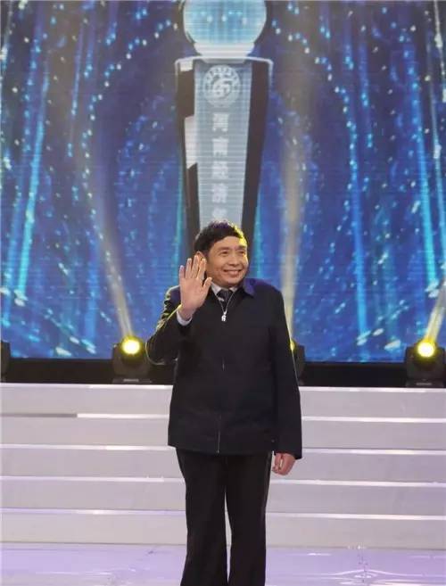 热烈祝贺河南驼人集团董事长王国胜先生荣获2016年度“河南经济年度人物”称号